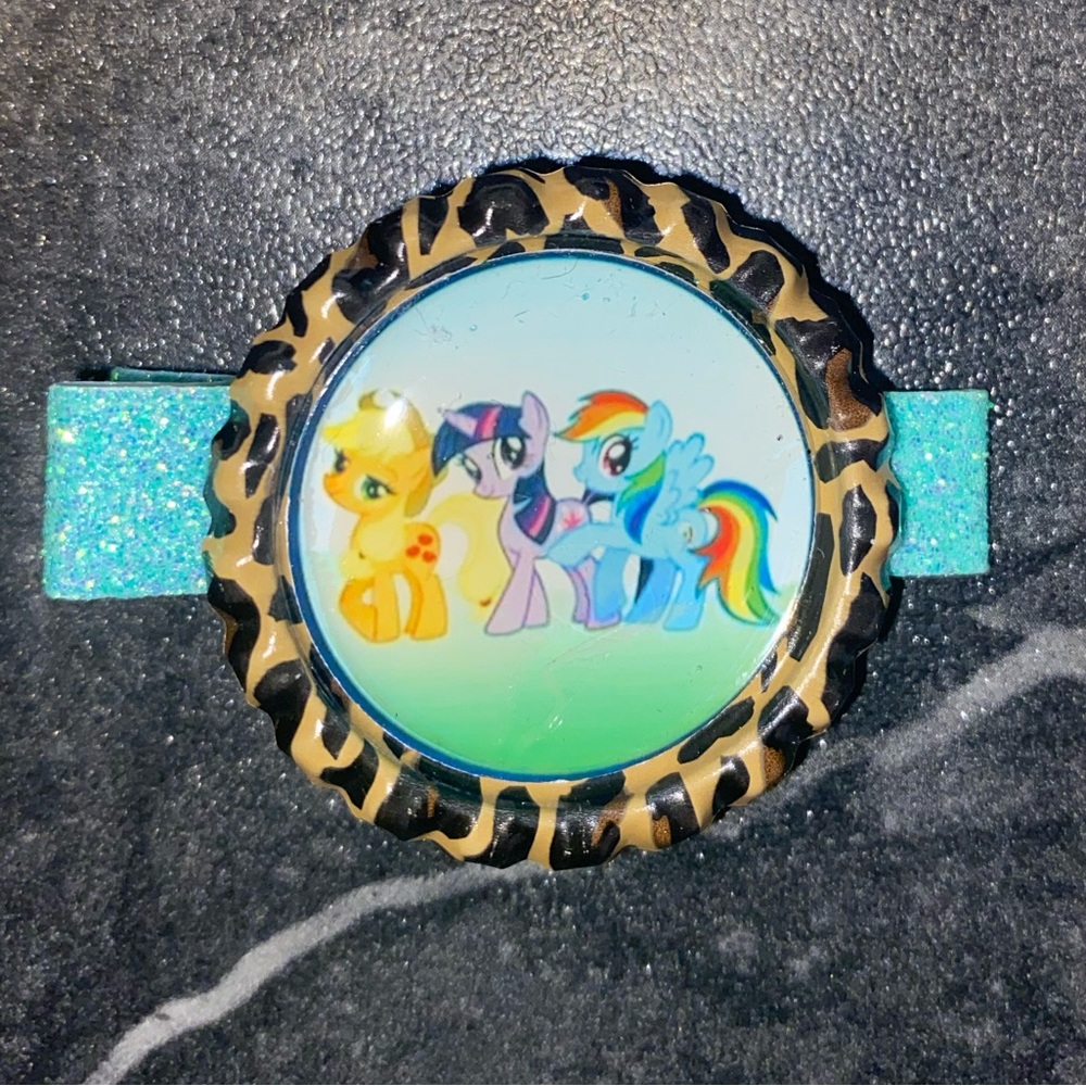 $5 each or 3 for $9
Handmade Hair Clips: Message Me What U R Interested In….. - Picture 7 of 15